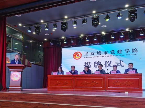 �ܾ���������μ�������е���ѧԺ������ʽ����ƸΪ������������ʦ��